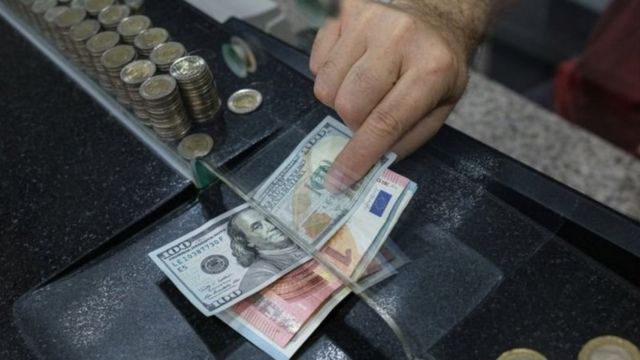 Dolar ve euro bir haftada 2,5 milyar dolar arttı!