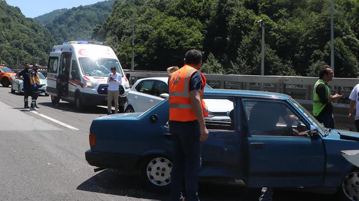 Tatilcilerin dönüş yolunda son durum: 14 aracın karıştığı zincirleme kaza..
