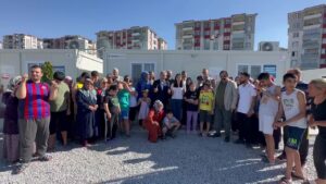 Bornova Belediye Başkanı Mustafa İduğ Malatya'ya giderek çadır kenti ziyaret