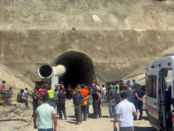 Manisa’da hızlı tren projesi şantiye alanındaki tünelde gaz sızıntısı oldu.