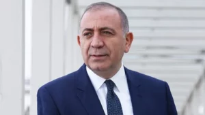 Tekin, “Sonuçta bölündük ve Erdoğan’a altın tepsiyle önce İstanbul’u sonra