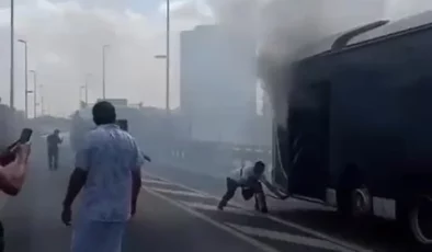 İstanbul metrobüsünde dev yangın; İşte o korku dolu anlar!