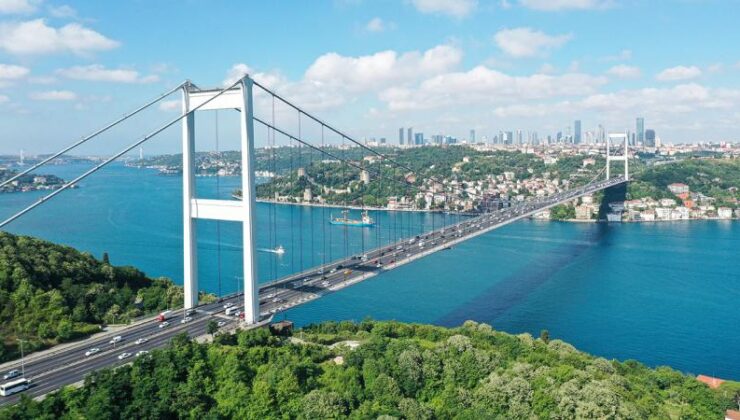 İstanbul Boğazı’nda gemi trafiği çift yönlü durduruldu