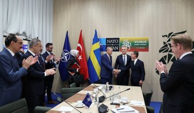 Türkiye, İsveç’in NATO’ya katılmasına izin vererek bir dizi taviz aldı….