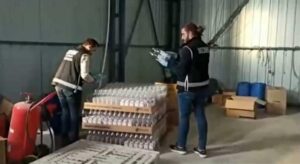 İzmir'de yapılan sahte etil alkol operasyonunda 42 ton alkol ele