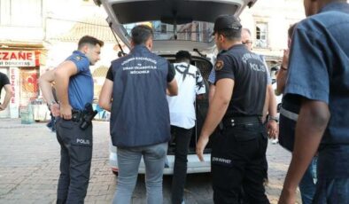 İzmir’de kaçak göçmen operasyonu; 200 kişi yakalandı!