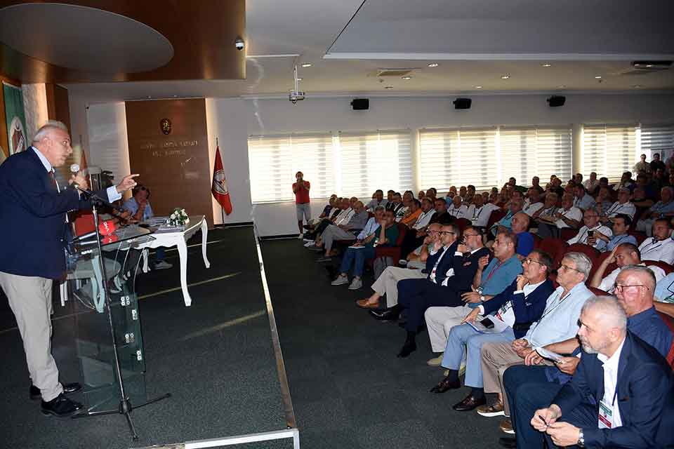 Karşıyaka Spor Kulübü’nün zaman zaman tartışmaların yaşandığı olağan mali genel