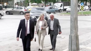 Menderes Belediye Başkanı Mustafa Kayalar hakkında İçişleri Bakanlığı’nca verilen açığa