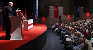 CHP’li belediye başkanlarının toplantısında ‘değişim’ tartışması nedeniyle tansiyon yükseldi.