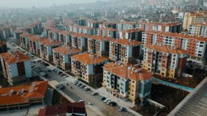 Antalya’da yönelik yerli ve yabancı göçü hala devam ederken, fahiş