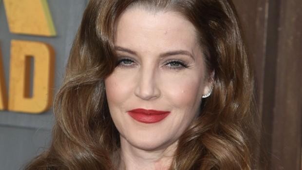 Elvis Presley-Priscilla Presley çiftinin tek kızı Lisa Marie Presley, Calabasas’taki evinde kalp