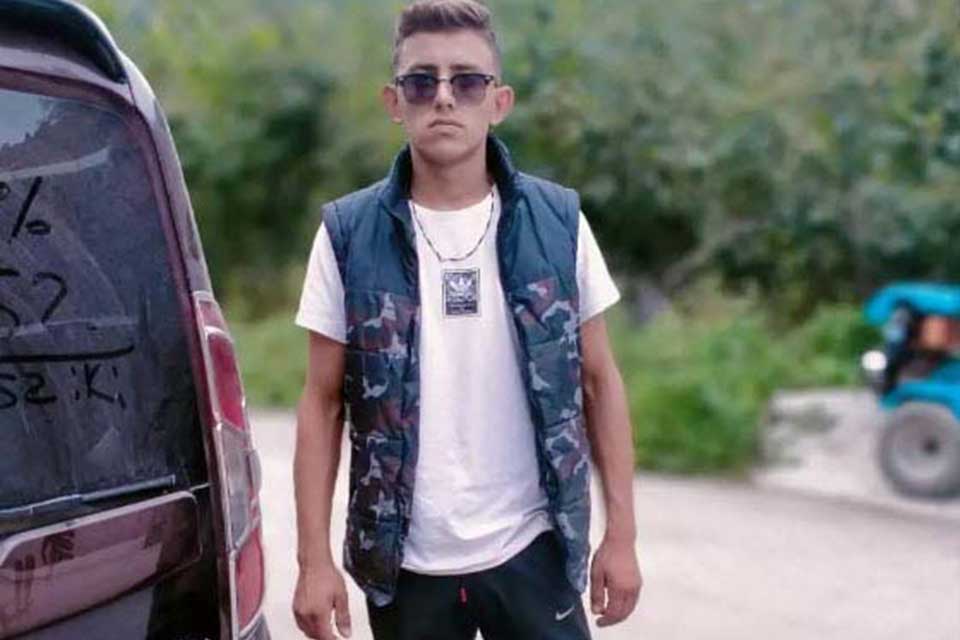 İzmir'in Urla ilçesinde bir parkta gençler arasında çıkan bıçaklı kavgada