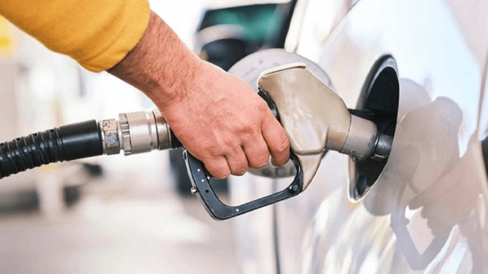 Bu gece itibarıyla motorin fiyatına 1 lira 45 kuruş zam yapıldı.