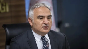 Kültür ve Turizm Bakanı Mehmet Nuri Ersoy, turizm gelirlerinin yılın