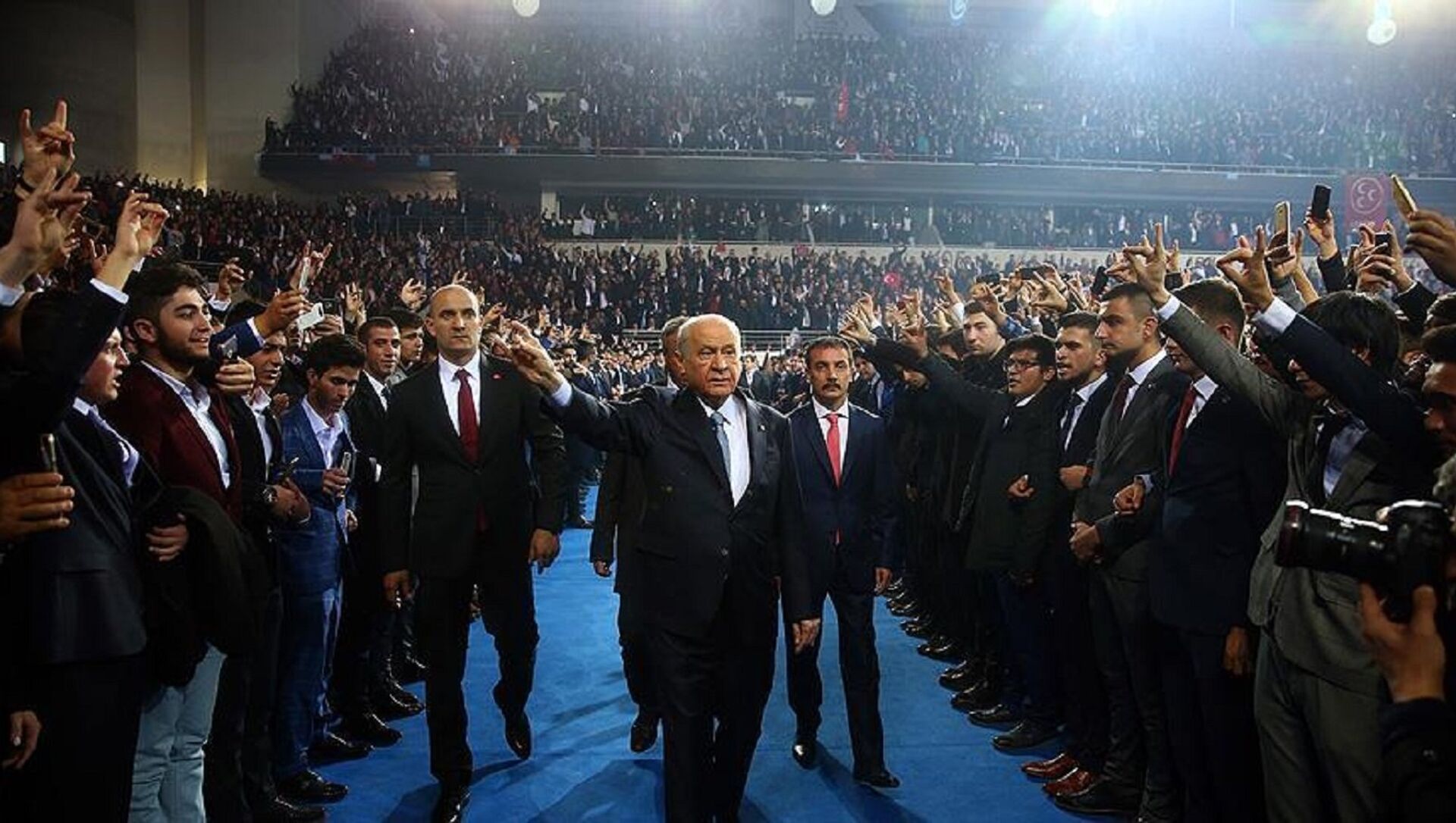 Kulislerde konuşulanlara göre MHP, kongre çalışmalarına başlayacak ve en geç