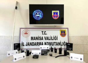 Manisa ve İzmir’de jandarmanın suç örgütüne yönelik düzenlediği operasyonda ruhsatsız 6 av tüfeği,
