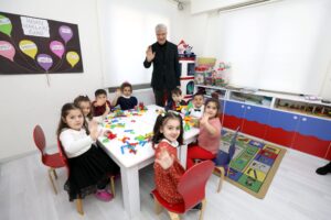 Narlıdere Belediyesi’nin çocuğu olan ailelere destek olmak ve annelerin iş