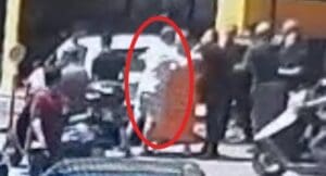 İzmir’in Karabağlar ilçesinde Sedat Necmi Gültiren (62), kendisine ait otomobil