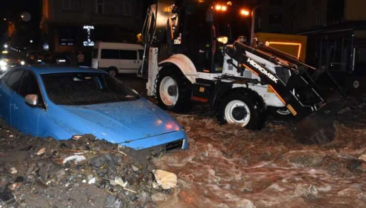 Ordu’da heyelan felaketi: Araçlar toprak altında kaldı, evler suyla kaplandı!