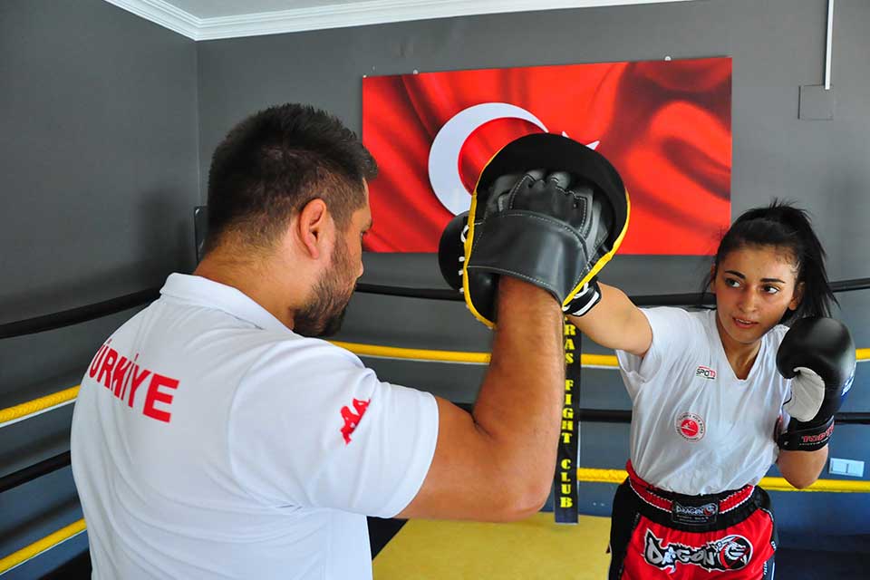 Uluslararası Kick Boks Dünya Kupası’nda genç kadın kategorisinde daha önce