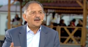 Çevre, Şehircilik ve İklim Değişikliği Bakanı Mehmet Özhaseki, halen çadırlarda
