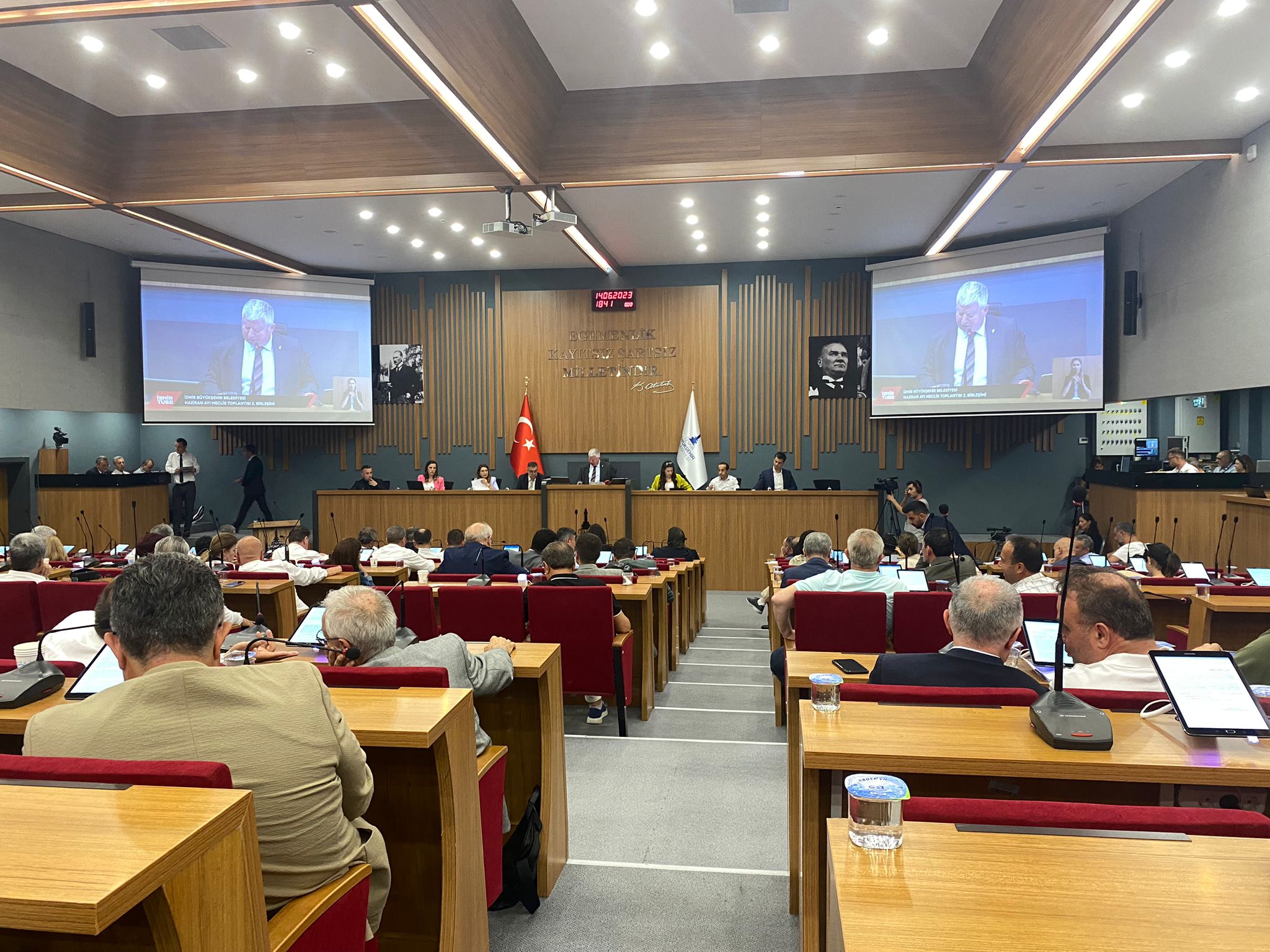 İzmir Büyükşehir Belediye Meclisi'nde alınan karar ile Kentsel Dönüşüm Dairesi