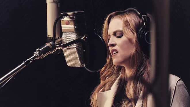 Elvis Presley'nin tek çocuğu olan ünlü şarkıcı Lisa Marie Presley'nin