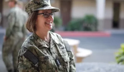 ABD donanmasında bir ilk: Kadın komutan atandı