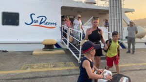 Rodos Adası'nda 6 gün önce başlayan orman yangını nedeniyle tahliye