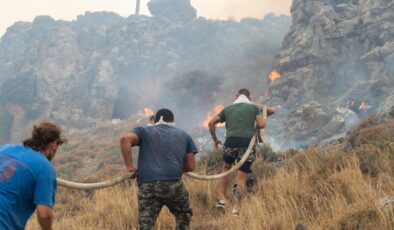 Rodos adasında çıkan orman yangınında 3 bin 500 kişi tahliye edildi