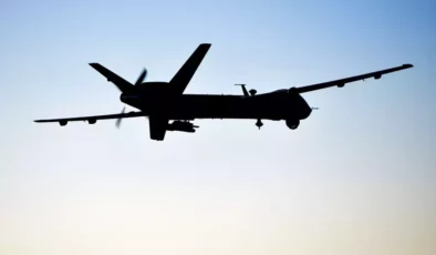İpler geriliyor: Rus savaş uçağı Suriye hava sahasında ABD’ye saldırdı!