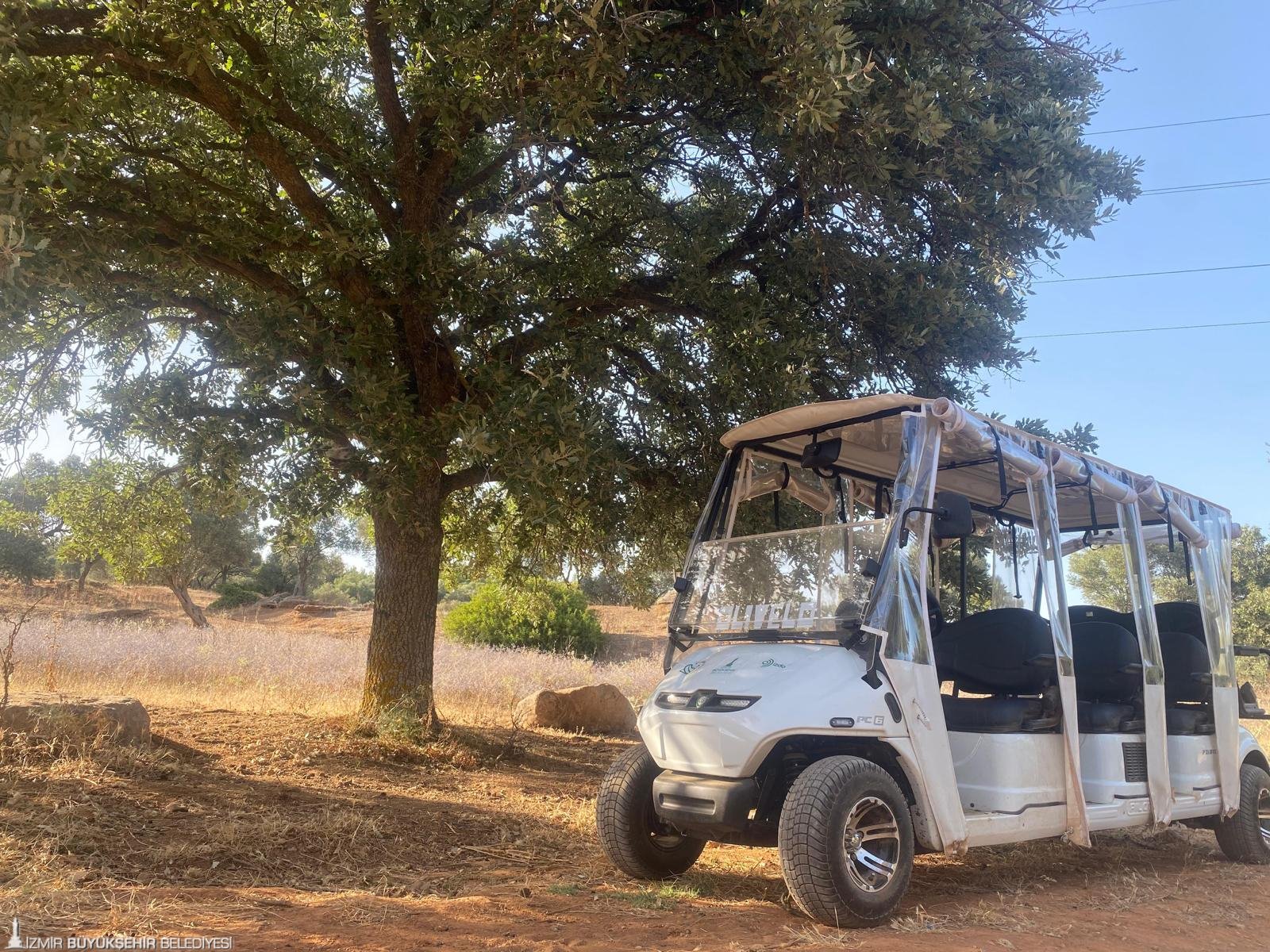 İzmir Büyükşehir Belediyesi yaşayan parklarından Güzelbahçe Yelki’deki Olivelo’da safari turları