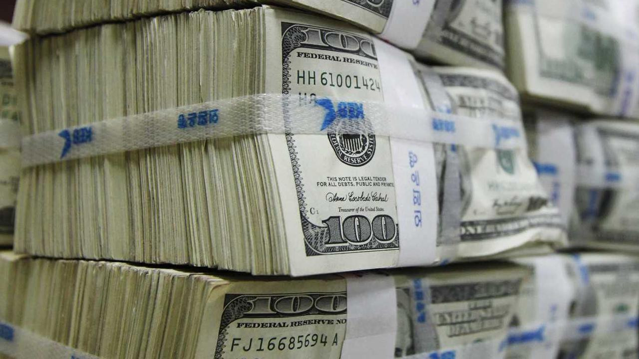 BIST 100 endeksi, 6200 puanı aşarak rekor kırdı. Yurt dışında