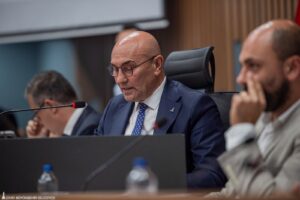 İzmir Büyükşehir Belediye (İZBB) Başkanı Tunç, belediye meclisinin oturumunda Cumhurbaşkanı