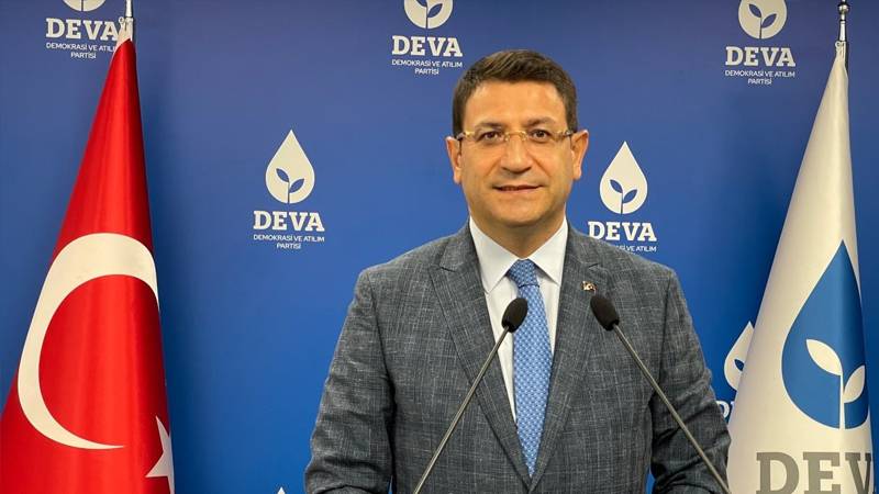 Partisinin genel merkezinde açıklama yapan DEVA Partisi Sözcüsü ve Ankara