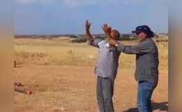 Urfa’da sıcaklıklara dayanamayan bir kişi güneşe taş fırlattı
