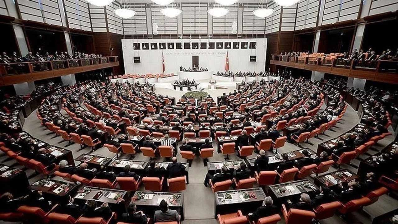 AK Parti, bir süredir üzerinde çalıştığı yeni torba kanun teklifini,