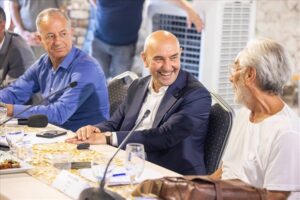 İzmir Büyükşehir Belediyesi’nin 30 Ekim İzmir depreminde hasar gördüğü için