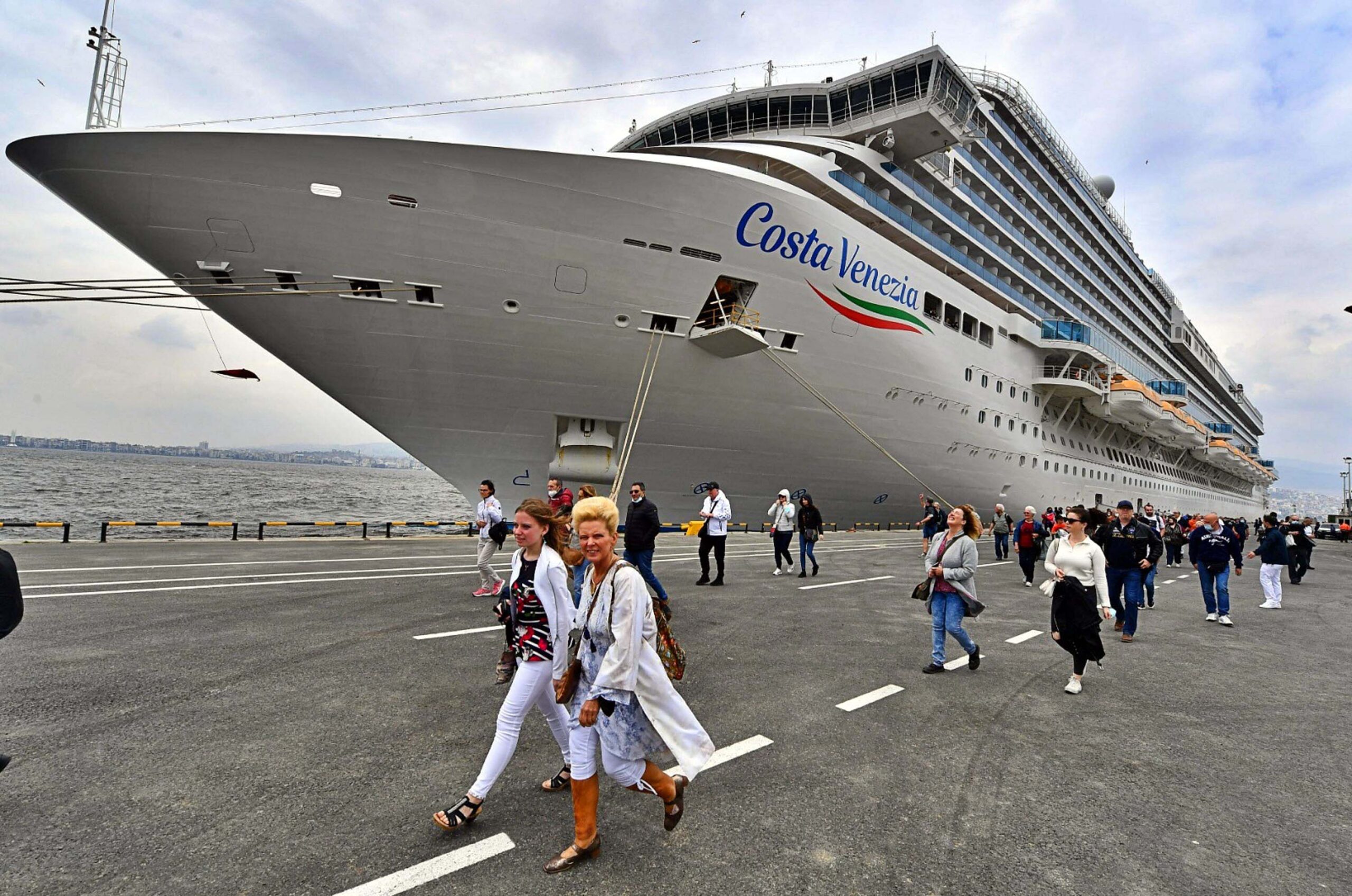 İzmir’e yılın ilk yarısında 534 bin turist: İlk sırada Almanlar geliyor İzmir Kültür ve Turizm Müdürlüğü’nün verilerine göre, kente 2023 yılının