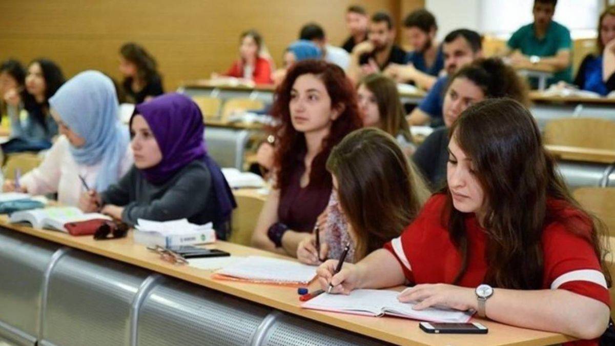 Üniversitelerin açılmasına az bir süre kala, harç ücretleriyle ilgili önemli