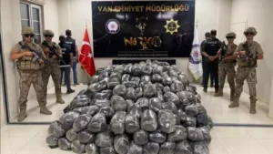 İçişleri Bakanı Ali Yerlikaya, Bakanlığın sosyal medya hesabından yaptığı açıklamada Van’da