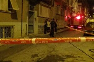 İzmir'de, bir evde çıkan yangında mahsur kalan Hasan Akbaş, yanarak