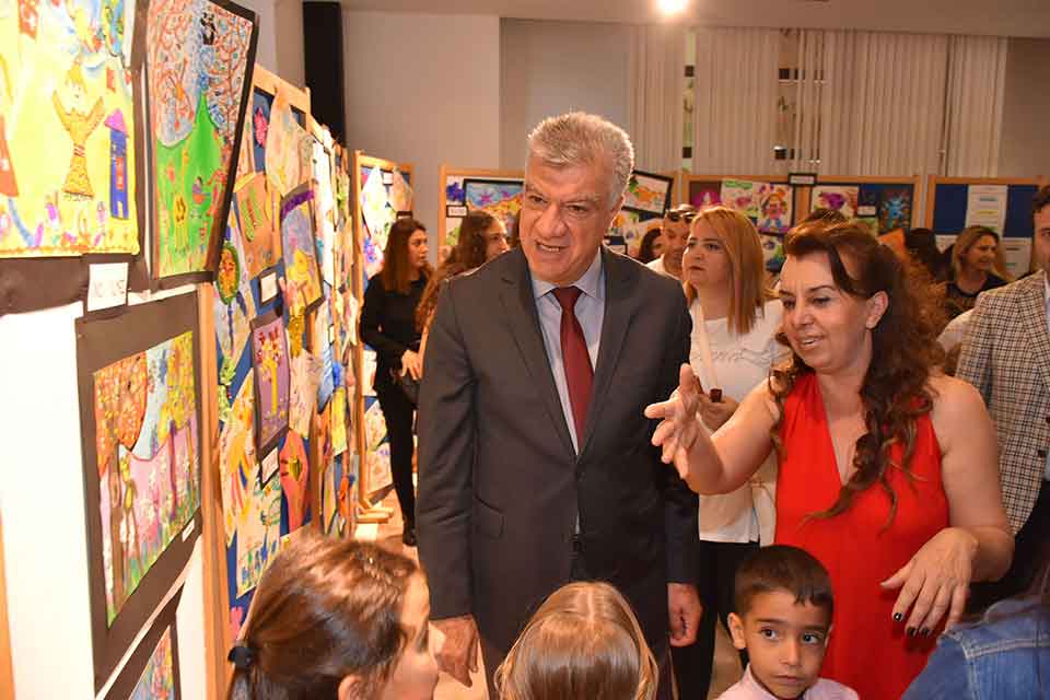 Narlıdere Belediyesi’nin açtığı yaz hobi kurslarına katılan vatandaşlar hobilerini ve