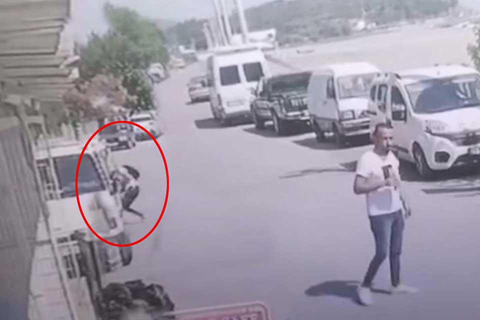 Yere düşen para dolu cüzdanı aldı, 17 gündür bulunamadı İzmir'de yaşayan Mehmet Söyler (58), 17 gün önce alışveriş yaptığı