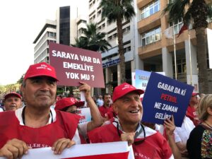 DEMOKRAT GÜNDEM-Konak Meydanı’ndaki SGK İzmir İl Müdürlüğü önünde gerçekleşen ve