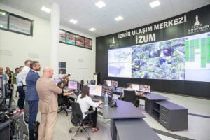 İzmir Büyükşehir Belediye Başkanı Tunç Soyer, dün başlayan metro ve