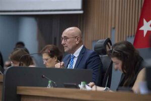 İzmir Büyükşehir Belediye Başkanı Tunç Soyer, Ağustos ayı meclisinin ilk
