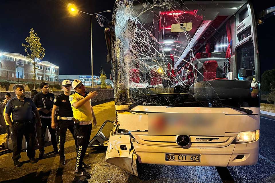Kaza, gece saatlerinde İzmir-Ankara Karayolu Turgutlu Organize Sanayi Bölgesi yakınlarında