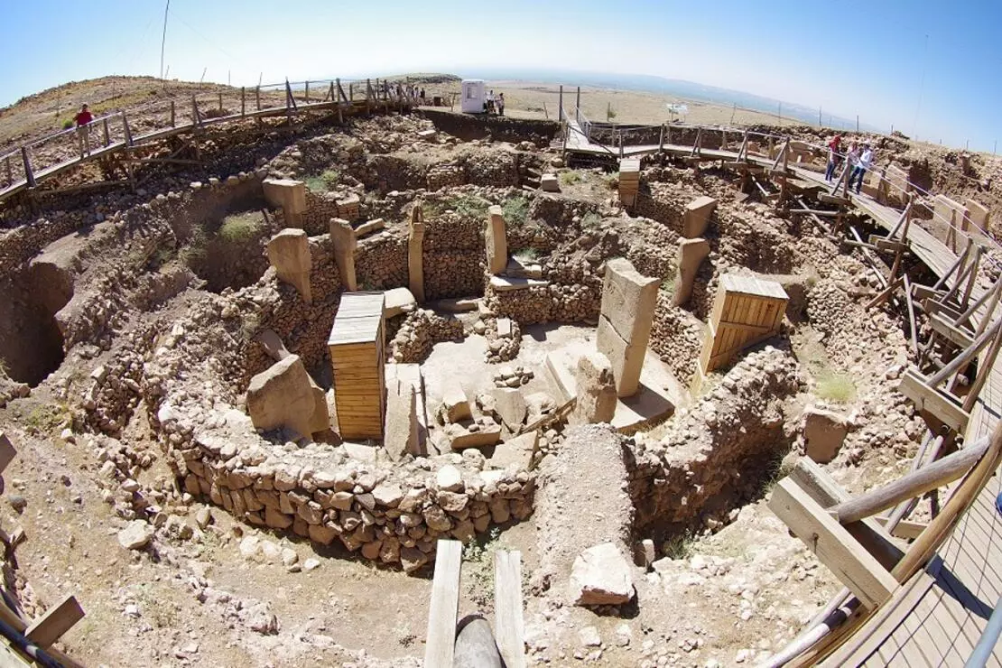 Göbeklitepe, Türkiye‘nin ve dünyanın gözünü üzerine çekmeye devam ediyor. Anıtsal
