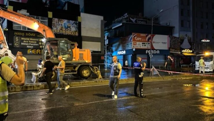 İzmir’de su borusu patladı, cadde ulaşıma kapatıldı